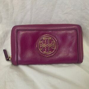 Tory Burch Leather Amanda Wallet in Hot Pink/Magenta